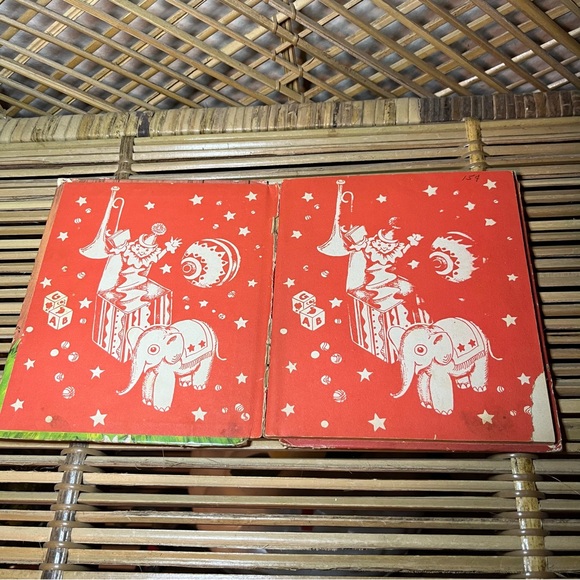 Vintage Socks Tell a Tale Book 1949 HTF cat - Picture 4 of 9